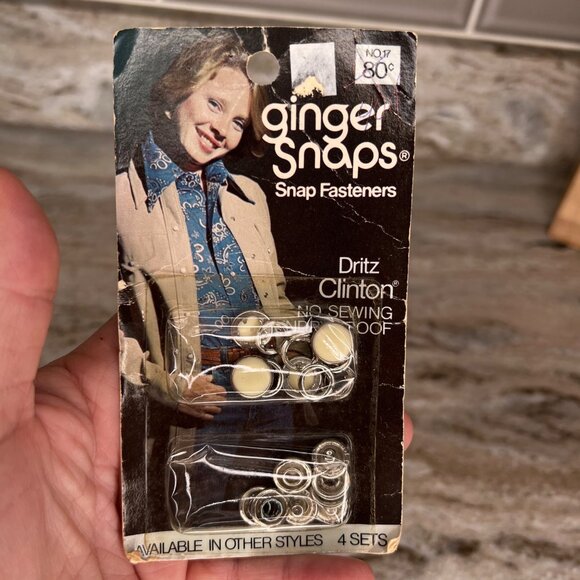 Vintage NOS Ginger Snaps Fasteners Buttons Western Shirt Scovill USA - Picture 3 of 3